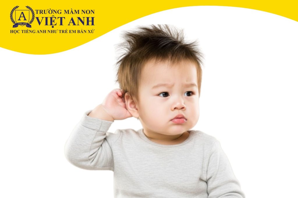 Trẻ không phản ứng khi được gọi tên là dấu hiệu đáng chú ý