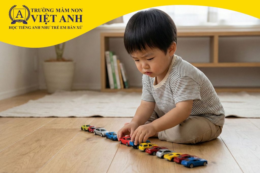 Trẻ lặp đi lặp lại hành vi và thích chơi một mình